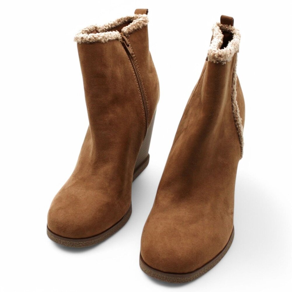 Women Padded Slip Resistant Coraa Round Toe Block Heel Zip-up Booties - Picture 4 of 7